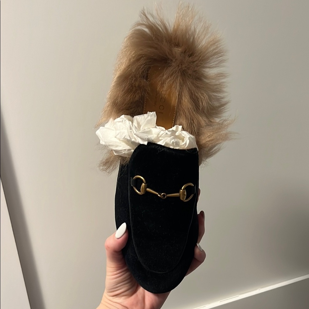 Gucci brand new never worn Black Fur-Trimmed Loafer with Gold Accent